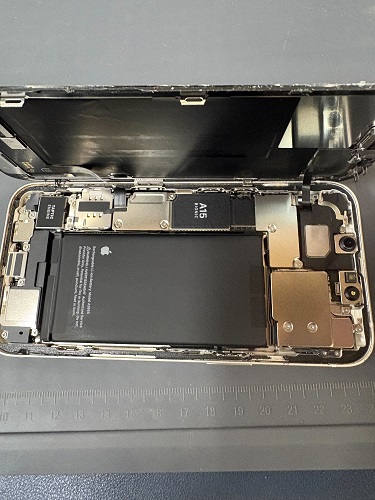 一宮市でiPhone 13の画面交換】画面割れの症状でご来店いただきました